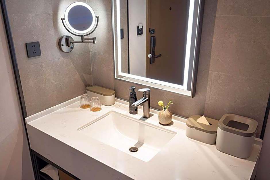 Atour Hotel Dalian Donggang Business District Gangwan Plaza