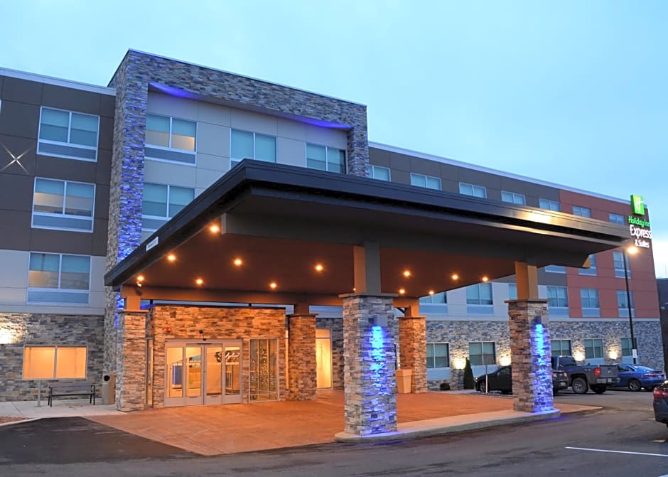 Holiday Inn Express & Suites Pittsburgh - Monroeville