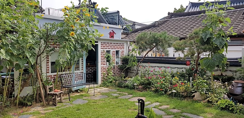 Hanulgiwa Hanok Stay