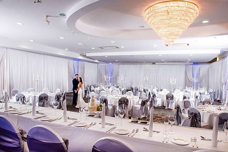 La Mon Hotel & Country Club