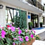 Club Hotel
