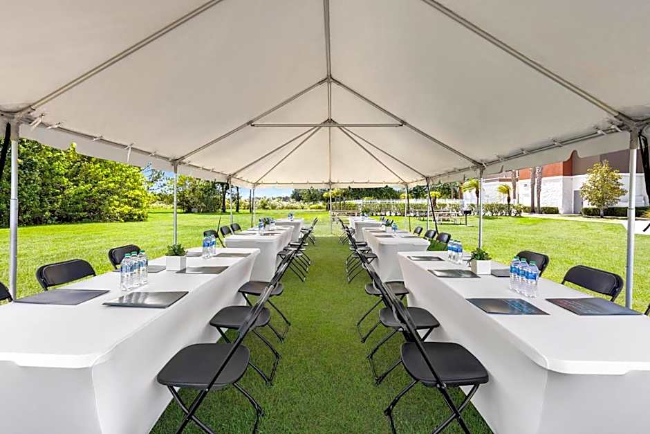 Holiday Inn Express Hotel & Suites Fort Pierce West By IHG