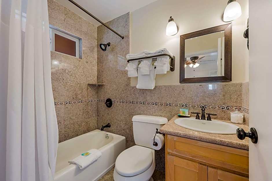 Clarion Collection Carmel Oaks Inn