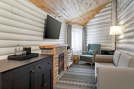 Suite, 1 Queen, Limited View, Fireplace