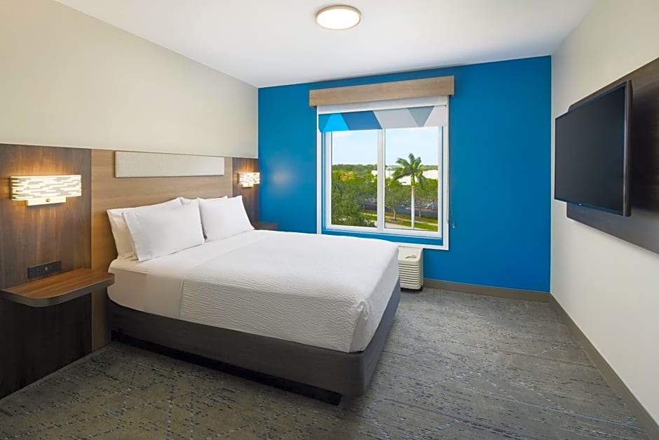 Holiday Inn Express Hotel & Suites Port St. Lucie West