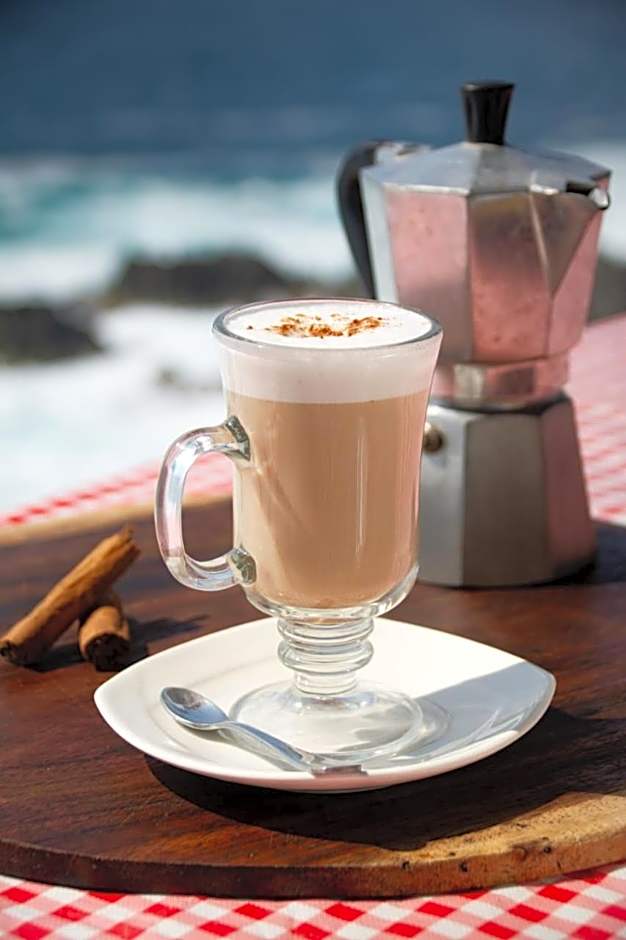 Hotel Luz de Mar ' right on the beach