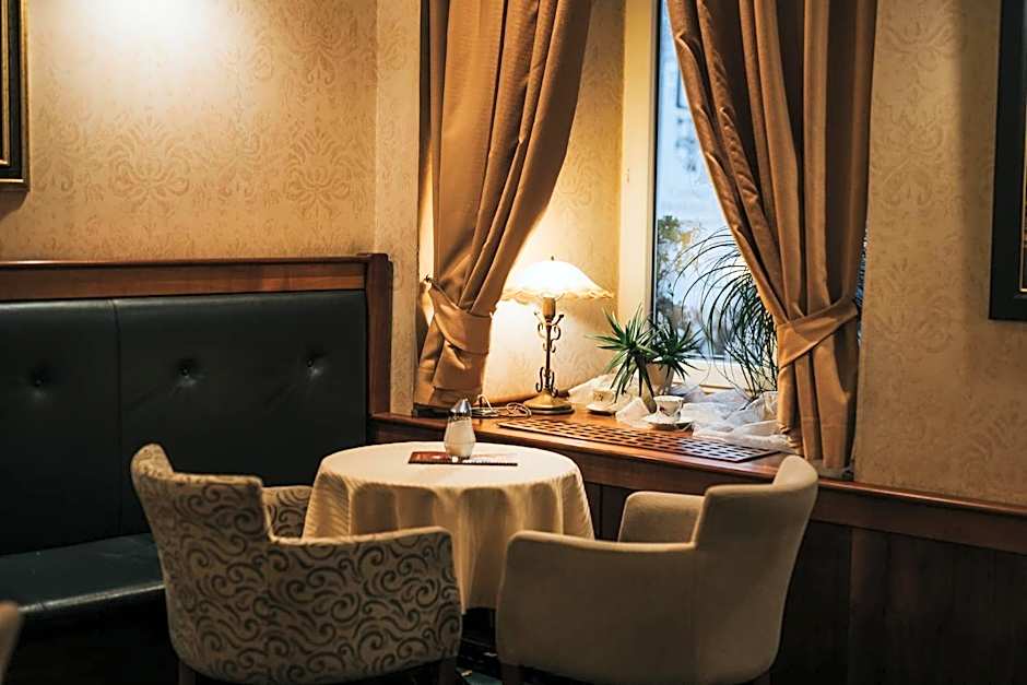 Hotel Mitra, Story Hotels