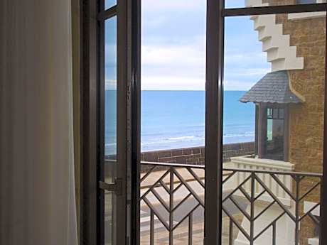Classic Double Room with Side Sea View