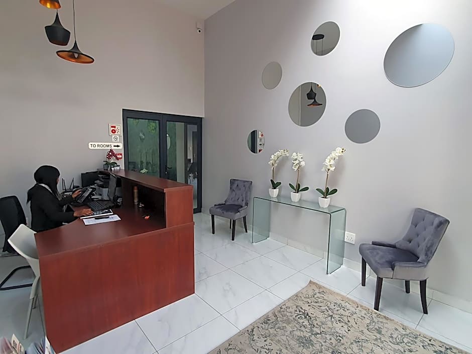 La Orchard Hotel