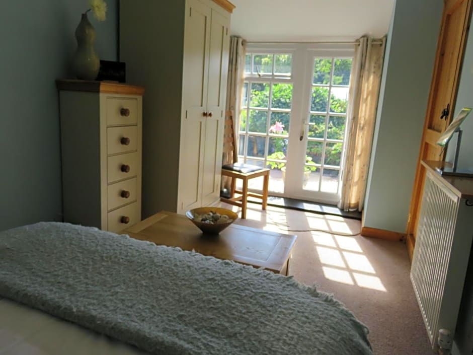 Garth Engan Private Self Contained B&B with Garden Area