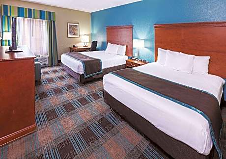 Queen Room with Two Queen Beds and Bath Tub - Mobility/Hearing Accessible - Non-Smoking