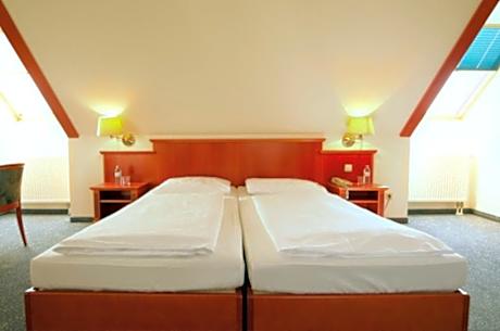 Standard Double Suite