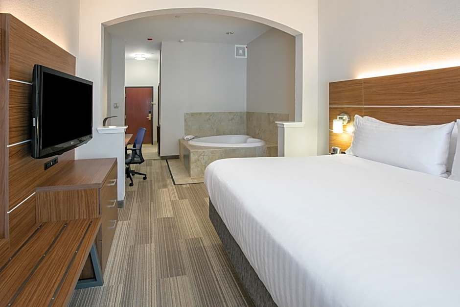 Holiday Inn Express Hotel & Suites Dallas - Grand Prairie I-20 By IHG