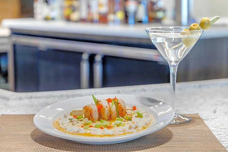 DoubleTree by Hilton Charleston Riverview