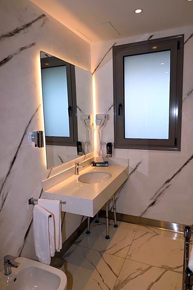 One Hotel & Restaurant