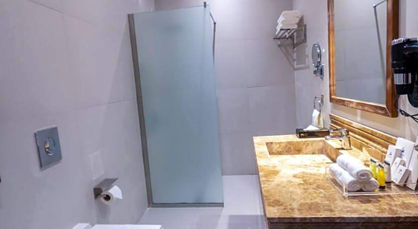 The Gate Hotel and Apartments