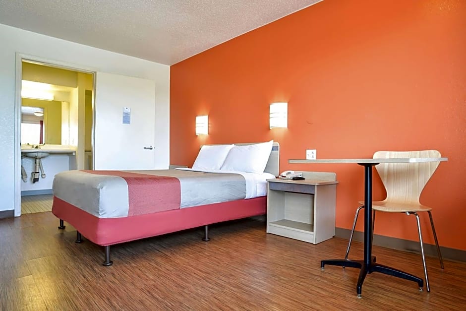 Motel 6-Saint Joseph, MO