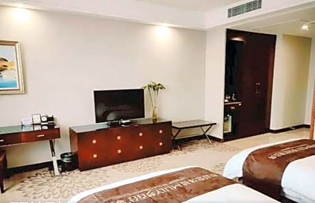 1 King Bed Deluxe Room Smoking