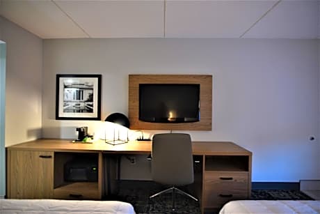 Queen Room with Two Queen Beds - Mobility Access/Non-Smoking