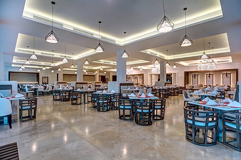 Royalton Blue Waters Autograph All-Inclusive Resor