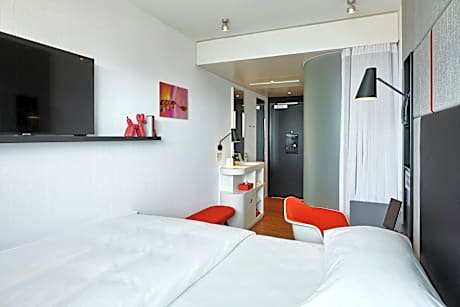 Guest room, 1 King, High floor