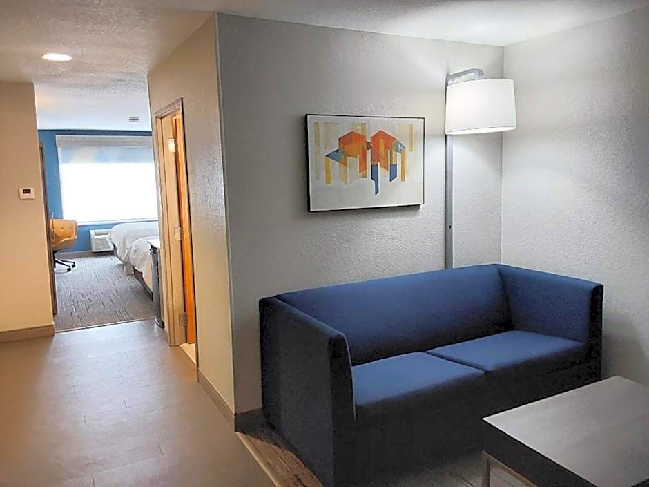 Holiday Inn Express Hotel & Suites Antigo By IHG