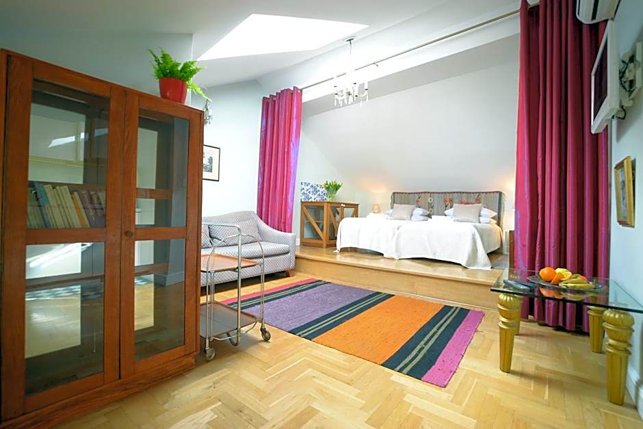 Crystal Suites Chez Helena