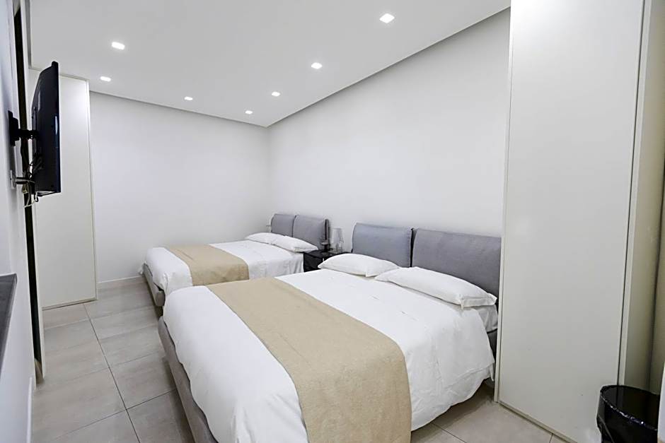 White 1903 - Rooftop Pool & Luxury Rooms