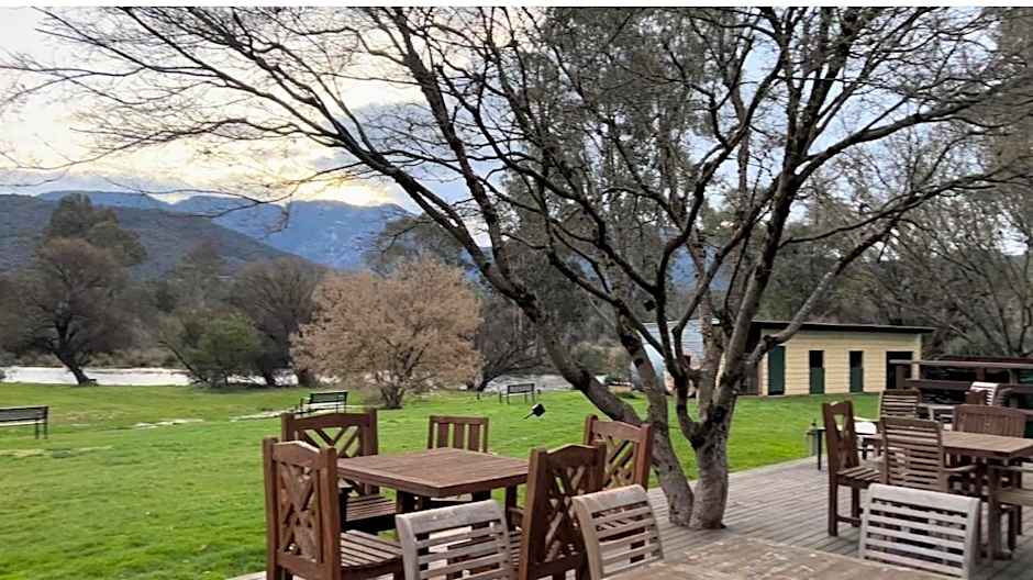 Buffalo Motel and Country Retreat