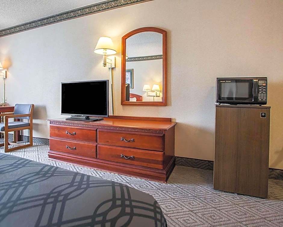 Rodeway Inn & Suites Milwaukee