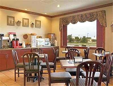 Days Inn & Suites by Wyndham Kokomo