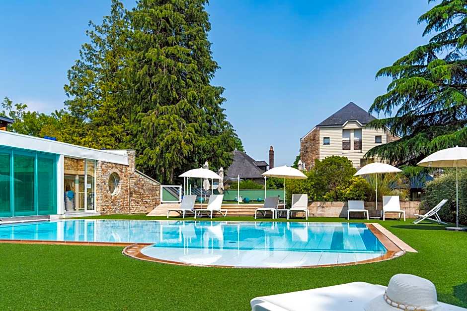 Photo 1 of 50 of Le Manoir du Lys