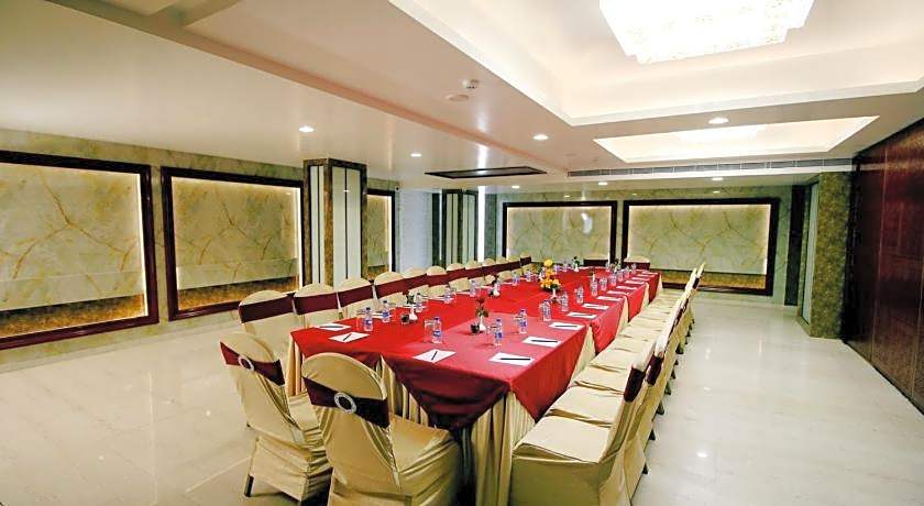 Pinnacle by Click Hotels, Lucknow