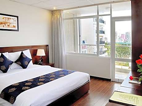 Deluxe Double Room with Balcony and Sea View