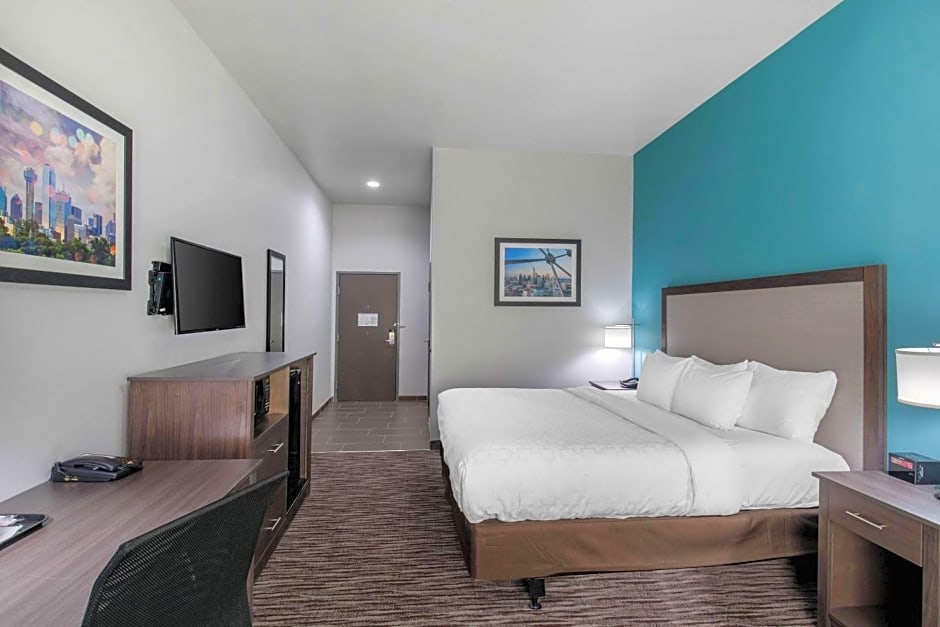 Clarion Inn & Suites DFW North