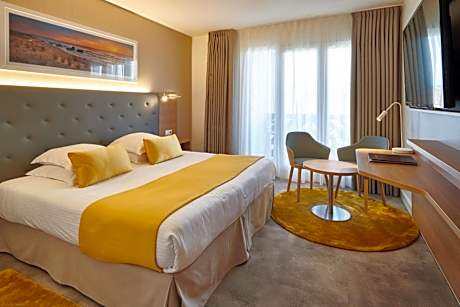 Double Room with Partial Ocean View