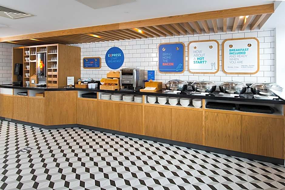 Holiday Inn Express Cardiff Bay By IHG