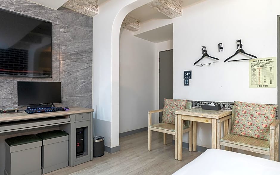 Hwaseong Wolmun Lavender Onchen Hotel