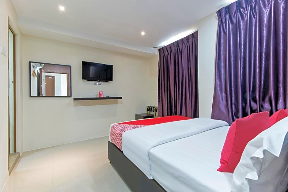 Super OYO 326 Tc Hotel