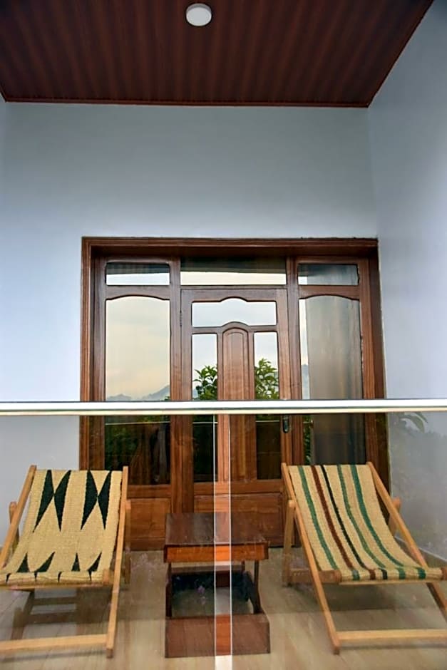 Chimpanzee Lodge