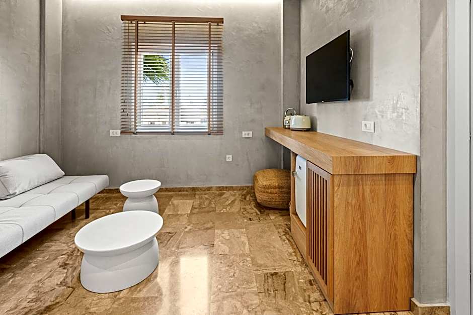 Nikos Apartments