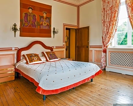 Six-Bedroom Villa 