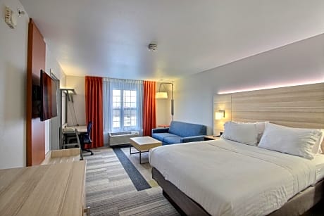 Standard King Room with Accessible Tub - Mobility Access