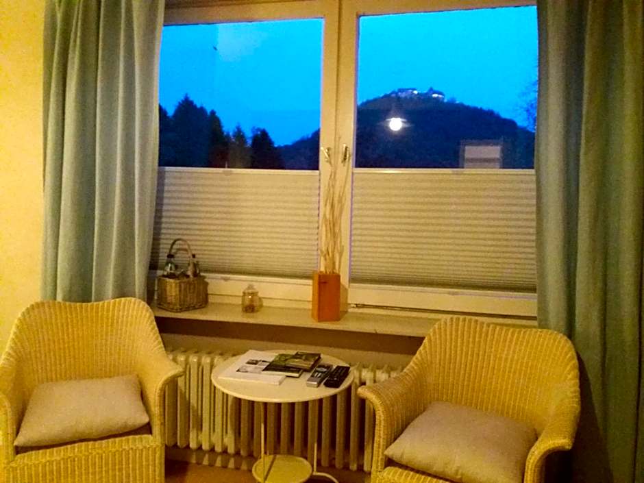 Strandhaus Edersee Nr 12 - Kaminzimmer, Seeblick, Badestrand, Seeterrasse