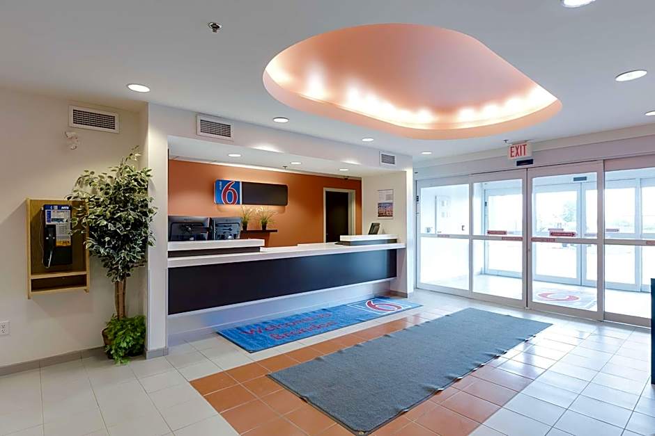 Motel 6-Brandon, MB