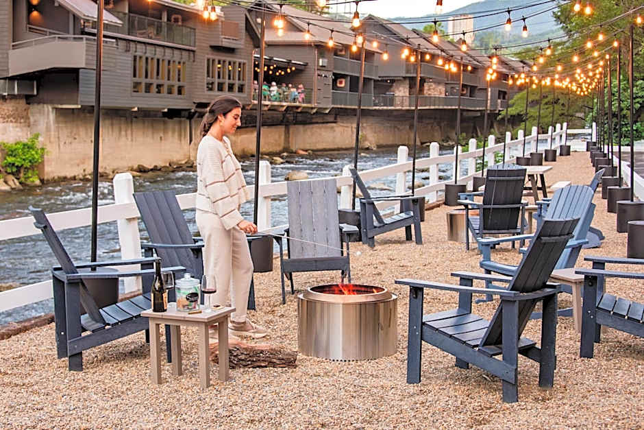 Gatlinburg River Inn