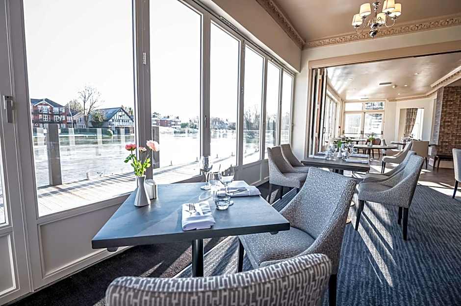 Thames Riviera Hotel