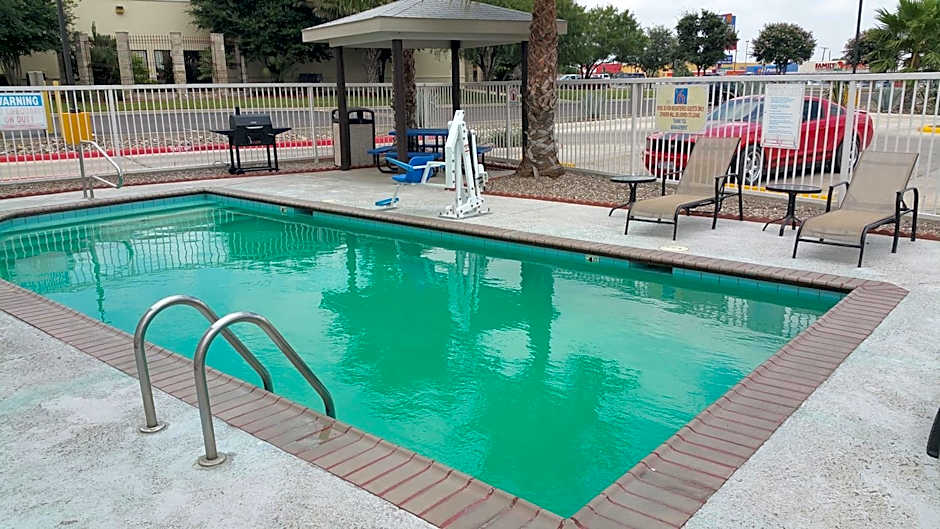 Motel 6 Eagle Pass Lakeside