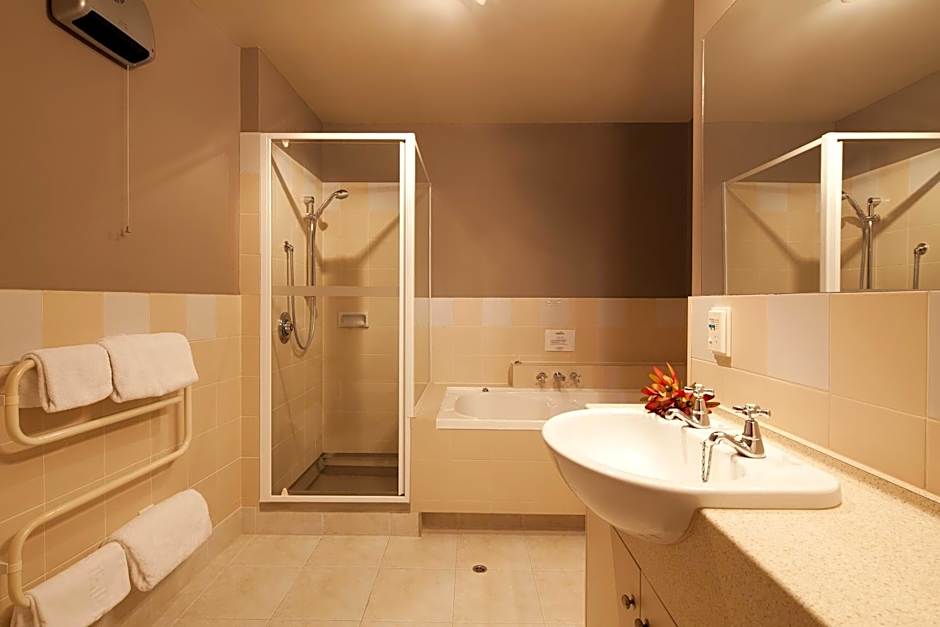 Spinnaker Bay Apartments