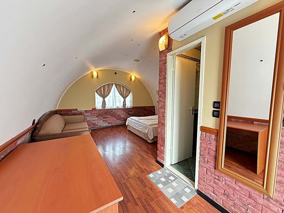 California Hotel